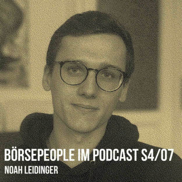 https://open.spotify.com/episode/07nid4mdEk7MQ8ckRQPGDA
Börsepeople im Podcast S4/07: Noah Leidinger - <p>Noah Leidinger ist 20, Österreicher, und Host eines der wichtigsten Aktienpodcasts in Deutschland: &#34;Ohne Aktien wird schwer&#34; (OAWS) aus dem Netzwerk von OMR. Schon mit 12 ist Noah über YouTube-Videos zum Aktienmarkt gekommen, mit 15 ist es dann mit der eigenen Homepage noahleidinger.com losgegangen und bereits unter 20 ist Noah zum Host dieses Podcasts geworden, nachdem er mit seinen Aktienanalysen OMR-Gründer Philipp Westermeyer zugearbeitet hatte. Philipp hatte OAWS zunächst selbst gehostet. Wir sprechen über einen typischen Arbeitstag mit Vorbereitung &amp; Co., zehntausende Hörer:innen pro Folge (was wieder untermauert, dass Podcasts zum überlegenen Medium geworden sind), den noch geringen Stellenwert österreichischer Aktien in Deutschland, das Danke für die O-Ton-Sample-Genehmigung, die Faszination am Job und die Variante einer Leichtathletik-Karriere samt spontanem Plauderlauf.<br/><br/><a href=https://ohneaktienwirdschwer.podigee.io target=_blank>https://ohneaktienwirdschwer.podigee.io</a><br/><br/><a href=http://www.noahleidinger.com target=_blank>http://www.noahleidinger.com</a><br/><br/>Danach Plauderlauf: <a href=https://photaq.com/page/index/4076 target=_blank>https://photaq.com/page/index/4076</a><br/><br/>About: Die Serie Börsepeople findet im Rahmen von <a href=http://www.christian-drastil.com/podcast target=_blank>http://www.christian-drastil.com/podcast</a> statt. Es handelt sich dabei um typische Personality- und Werdegang-Gespräche. Die Season 4 umfasst unter dem Motto „23 Börsepeople“ erstmals statt 23 bisher 22 Podcast-Talks, weil der Grossteil 2023 gesendet wird., Presenter der Season 4 ist wieder die Management-Factory. Welcher der meistgehörte Börsepeople Podcast ist, sieht man unter <a href=http://www.audio-cd.at/people target=_blank>http://www.audio-cd.at/people.</a> Nach den ersten drei Seasons führte Thomas Tschol und gewann dafür einen Number One Award für 2022. Der Zwischenstand des laufenden Rankings ist tagesaktuell um 12 Uhr aktualisiert.<br/><br/>Bewertungen bei Apple (oder auch Spotify) machen mir Freude: <a href=https://podcasts.apple.com/at/podcast/christian-drastil-wiener-borse-sport-musik-und-mehr-my-life/id1484919130 target=_blank>https://podcasts.apple.com/at/podcast/christian-drastil-wiener-borse-sport-musik-und-mehr-my-life/id1484919130</a> .</p> (28.12.2022) 