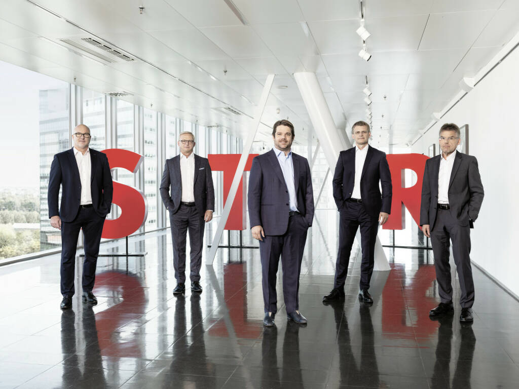 Strabag-Vorstandsteam bestehend aus Christian Harder, Jörg Rösler, Klemens Haselsteiner, Siegfried Wanker und Alfred Watzl; Credit: Strabag (09.01.2023) 