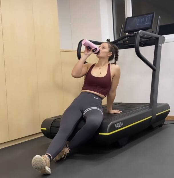 Pause Technogym Yes
Von: https://www.instagram.com/ana_roxy/ (ana_roxy - Ana Roxana Lehaci, http://www.analehaci.com   (19.01.2023) 