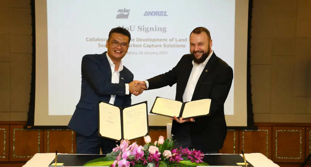 Andritz ist eine strategische Partnerschaft mit MISC eingegangen, um Anlagen zur Dekarbonisierung für die maritime Industrie zu entwickeln. Von links nach rechts: Mohd Denny Mohd Isa, MISC, und Michael Karner, ANDRITZ © ANDRITZ, © Aussendung (24.01.2023) 