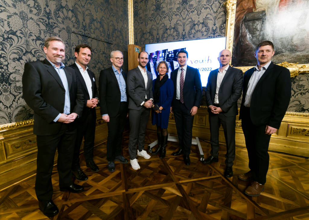 Am 31. Jänner 2023 wurden im Rahmen des fit4internet Youth Hackathon Awards, der dieses Mal unter dem Motto „Digi Skills & Entrepreneurship“ stand: vlnr: Christoph Becker (Geschäftsführer ETC – Enterprise Training Center), Hermann Erlach, (Managing Director Microsoft Österreich), Reinhard Gojer, MBA (Präsident fit4internet, Vorstandsdirektor DONAU Versicherung AG Vienna Insurance Group), Florian Tursky, MBA, MSc (Staatssekretär für Digitalisierung und Breitband), Mag. Ulrike Domany-Funtan, MBA (Generalsekretärin fit4internet), Mikel Gindy (Head of Country Digitization & Strategic Account Management Cisco Systems Austria), David Vokoun (Geschäftsführer bizConsult) und Bernhard Waglechner (Geschäftsführer bizExaminer) @Christopher Dunker-Bundeskanzleramt.jpg, © Aussendung (01.02.2023)