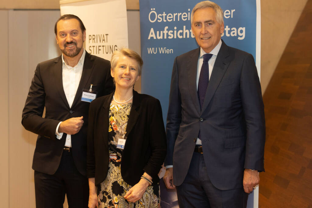 Verein zur Forschung und Förderung der Unternehmensaufsicht: Österreichischer Aufsichtsratstag 2023: „Krisenzeiten sind Aufsichtsratszeiten!“ v.l.n.r. Werner H. Hoffmann, Susanne Kalss, Peter Löscher Fotocredit:cochic photography (27.02.2023) 