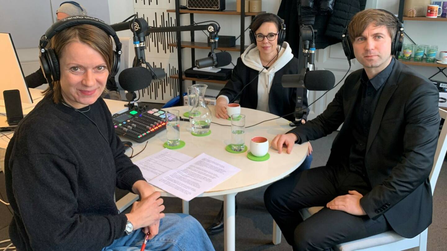 B&C Gruppe: Über:Mut: Wirtschaft verstehen mit dem Podcast der B&C-Gruppe, die siebte Ausgabe des B&C-Podcasts „Über:Mut – wir schaffen Chancen“ befasst sich mit dem Patent zum Schutz geistigen Eigentums. Österreich ist ein Land der Erfinder. v.l.n.r.: Isabella Richtar (Moderation), Mariana Karepova (Österreichisches Patentamt) und Harald Schnidar (Scarletred) Fotocredit:B&C