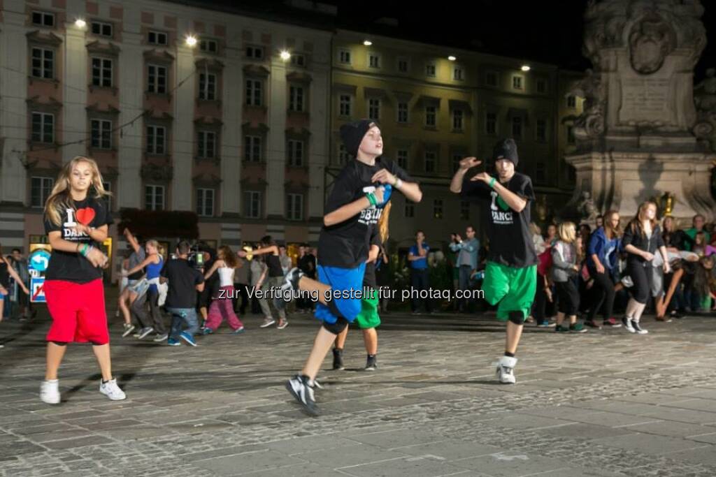 Dancing Flashlight zur voestalpine Klangwolke, © mehr zur voestalpine Klangwolke unter <a href=