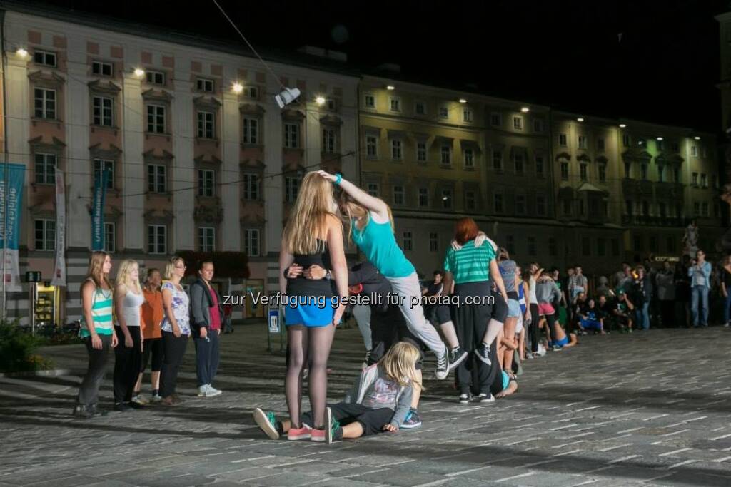 Dancing Flashlight zur voestalpine Klangwolke, © mehr zur voestalpine Klangwolke unter <a href=