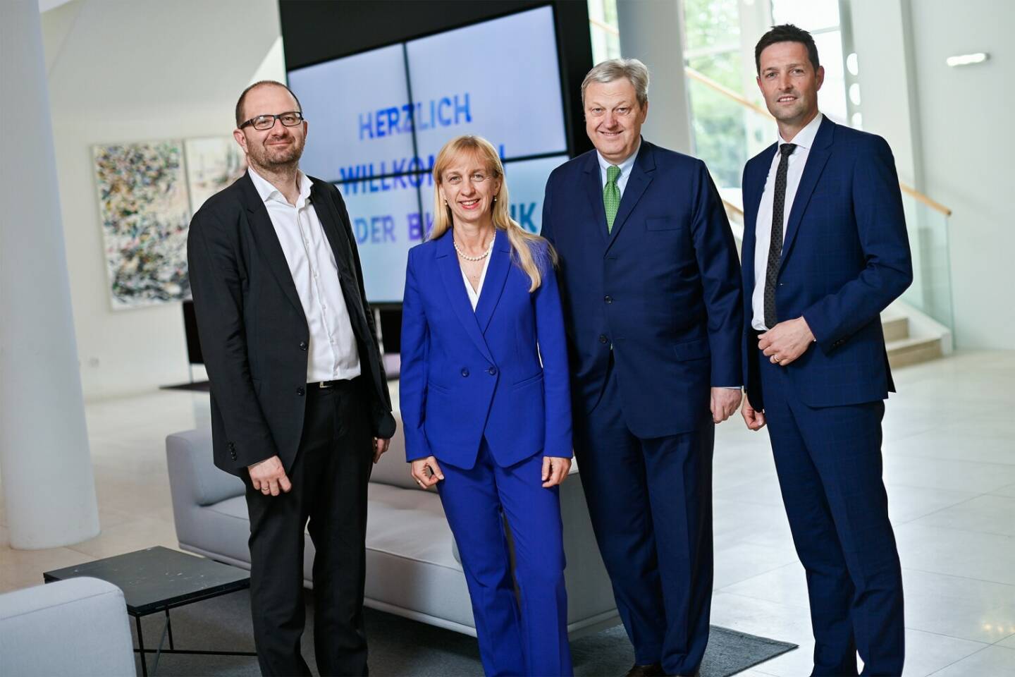 Die Exportquote in Österreich lag 2022 bei 55,9 %. Welche Grundvoraussetzungen für den erfolgreichen Export erfüllt werden müssen und welche Hürden dabei zu nehmen sind, darüber informierte die BKS Bank diese Woche gemeinsam mit der OeKB und der ICC Austria in Graz und in Klagenfurt. v.l.n.r. Manfred Seper – OeKB, Angelika Zoder – ICC-Austria, Nikolaus Juhász – Vorstandsmitglied, Ronald Hassler - Leiter Finanzieren und Investieren BKS Bank. Foto: Helge Bauer