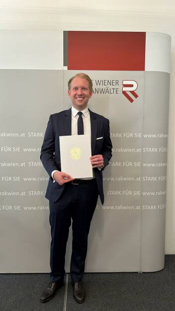 Mit Rechtsanwalt Matthias Konrad erweitert Müller Partner Rechtsanwälte das auf Kapitalmarkt- und Gesellschaftsrecht sowie Unternehmenskäufe und Venture Capital spezialisierte Team von Partner Gernot Wilfling. Bildquelle: Müller Partner Rechtsanwälte (28.04.2023) 