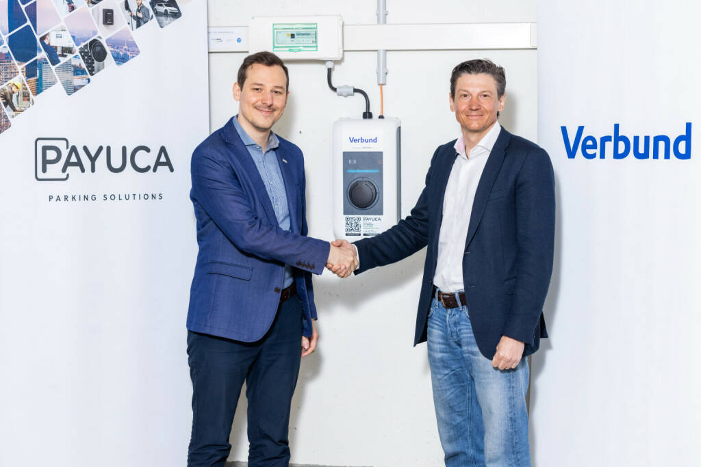 PAYUCA Parking Solutions: kooperiert mit VERBUND bei E-Ladeinfrastruktur, v.l.n.r.: Dominik Wegmayer, Co-CEO von PAYUCA, und MMag. Martin Wagner, Geschäftsführer VERBUND Energy4Business GmbH, Credit: Verbund, © Aussender (15.05.2023) 