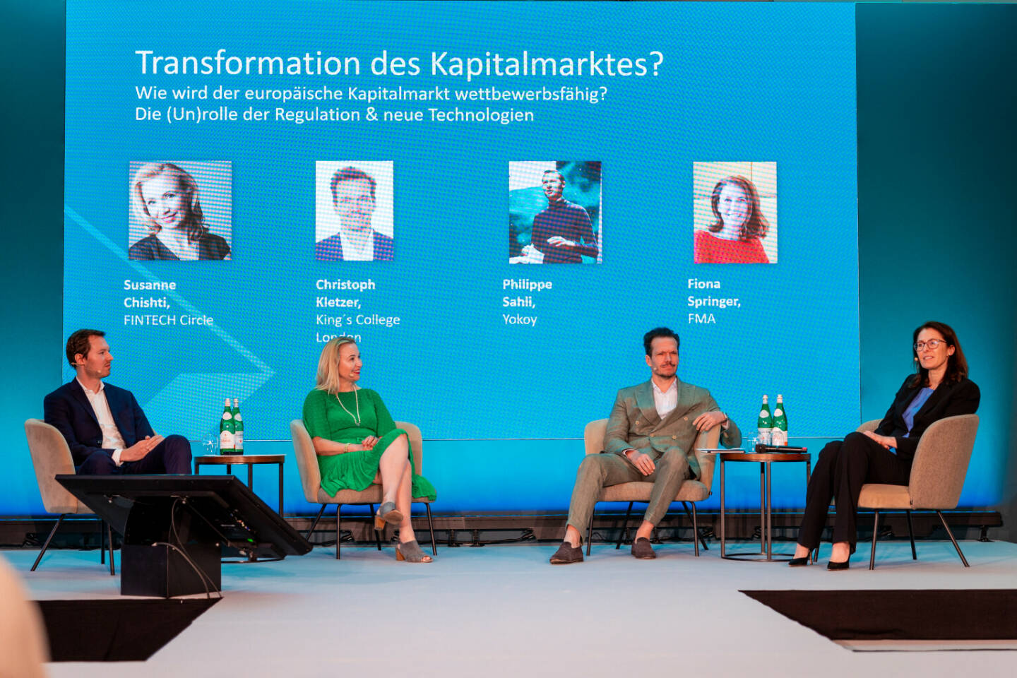 KitzSummit: Bei der Podiumsdiskussion diskutierten Experten aus der Finanzbranche und Wissenschaft, wie Susanne Chishti (FINTECH Circle), Christoph Kletzer (King’s College London) und Philippe Sahli (CEO Yokoy) über die Zukunft und die Wettbewerbsfähigkeit des europäischen Kapitalmarktes. Foto: beigestellt