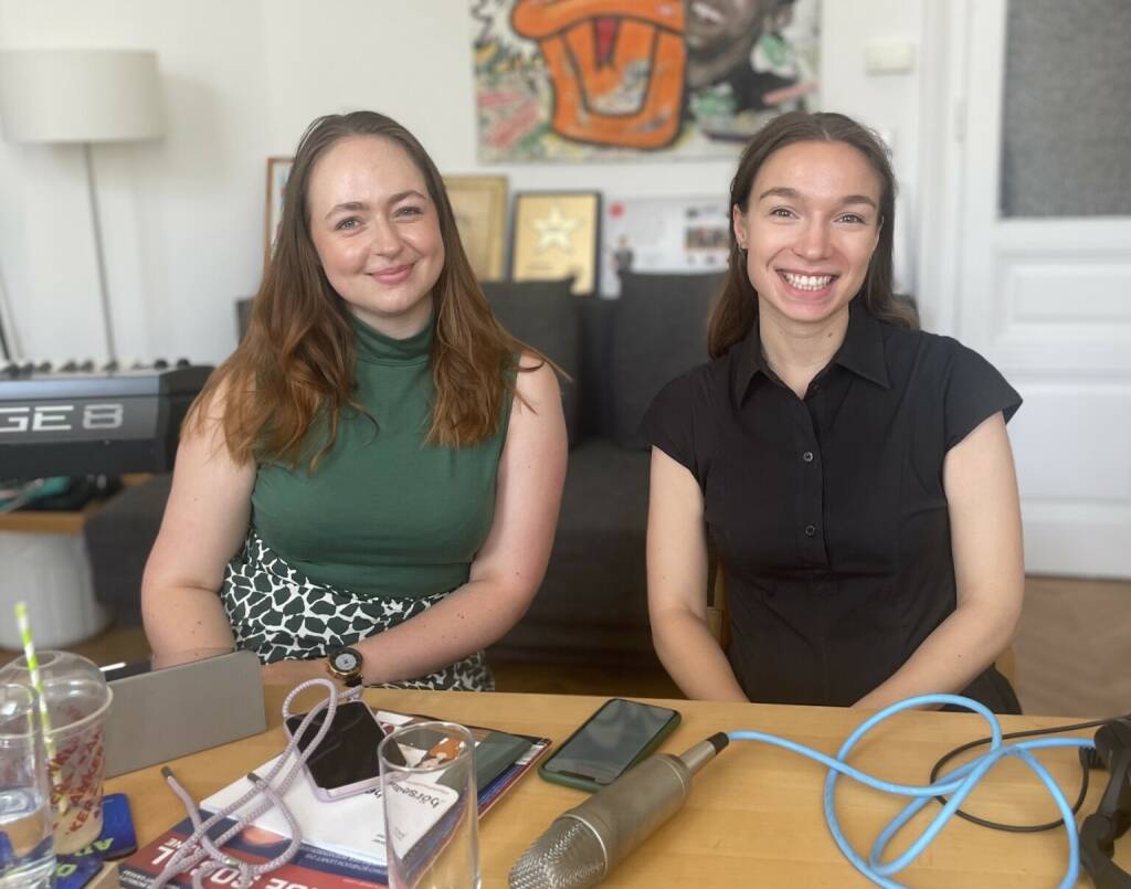 Alina Steiner , Social Media Managerin der Neos, und Sophie Wotschke, Bundesvorsitzende der Junos, Gast (25.08.2023) 