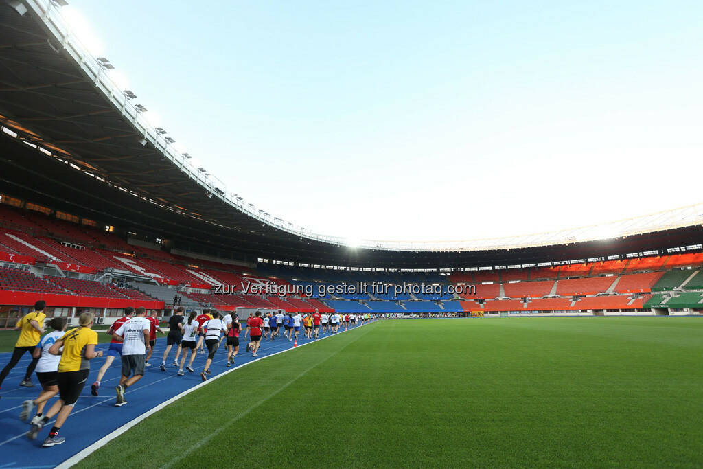 Wien Energie Business Run, im Ernst-Happel-Stadion, Läufer, © Wien Energie (05.09.2013) 