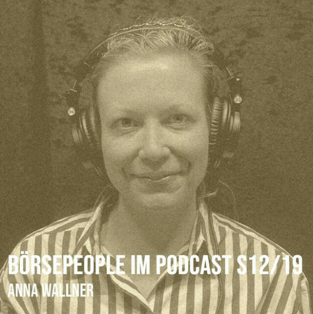 https://open.spotify.com/episode/7pPjcvhyTI3f25d68XaQju
Börsepeople im Podcast S12/19: Anna Wallner - <p>Anna Wallner ist Verantwortliche für die Audio-Produkte bei der Tageszeitung Die Presse, u.a. als Podcast-Host von &#34;Presse Play&#34;. Wir sprechen auch über mein Geld, also nicht wirklich über mein Geld, sondern über Annas Podcastformat &#34;Mein Geld&#34;. Mit einer Juristin geht es natürlich zudem um die Themen Volksanwaltschaft, Gerichtsjahr, dazu aber auch um Ausbildung, um das Wall Street Journal, Portland, Oxford, das Reuters Institute, um Debatten, die Presse am Sonntag und die Mutter beim Profil. Aufgenommen wurde nicht in meinem Studio, sondern bei der Presse samt noch neu anmutender Lounge-Räume. Wow.<br/><br/><a href=https://www.diepresse.com/meinung/podcast target=_blank>https://www.diepresse.com/meinung/podcast</a><br/><br/><a href=https://www.linkedin.com/in/anna-wallner-13aa0a3b/ target=_blank>https://www.linkedin.com/in/anna-wallner-13aa0a3b/</a><br/><br/>Madlen Stottmeyer, Presse: <a href=https://audio-cd.at/page/podcast/4860/ target=_blank>https://audio-cd.at/page/podcast/4860/</a><br/><br/>About: Die Serie Börsepeople findet im Rahmen von <a href=http://www.audio-cd.at target=_blank>http://www.audio-cd.at</a> und dem Podcast &#34;Audio-CD.at Indie Podcasts&#34; statt. Es handelt sich dabei um typische Personality- und Werdegang-Gespräche. Die Season 12 umfasst unter dem Motto „24 Börsepeople“ 24 Talks. Presenter der Season 12 ist Re:Guest, <a href=https://www.reguest.io/de/buchungssoftware-hotel/1-0.html target=_blank>https://www.reguest.io/de/buchungssoftware-hotel/1-0.html</a> .Welcher der meistgehörte Börsepeople Podcast ist, sieht man unter <a href=http://www.audio-cd.at/people target=_blank>http://www.audio-cd.at/people.</a> Der Zwischenstand des laufenden Rankings ist tagesaktuell um 12 Uhr aktualisiert.<br/><br/>Bewertungen bei Apple (oder auch Spotify) machen mir Freude: <a href=https://podcasts.apple.com/at/podcast/audio-cd-at-indie-podcasts-wiener-boerse-sport-musik-und-mehr/id1484919130 target=_blank>https://podcasts.apple.com/at/podcast/audio-cd-at-indie-podcasts-wiener-boerse-sport-musik-und-mehr/id1484919130</a> .</p> (15.05.2024) 