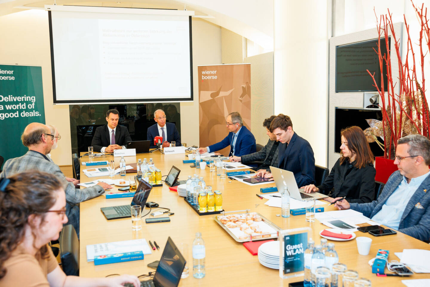 Die Wiener B&ouml;rse lud am 22. Mai 2024 zum j&auml;hrlichen Pressegespr&auml;ch. Christoph Boschan, CEO der Wiener B&ouml;rse AG und Heimo Scheuch, Vorsitzender des Aufsichtsrates der Wiener B&ouml;rse AG und CEO der Wienerberger AG, gaben Einblicke in das zur&uuml;ckliegende Gesch&auml;ftsjahr und sprachen &uuml;ber die Rolle des Kapitalmarkts allgemein. Foto: Wiener B&ouml;rse/Alexander Felten