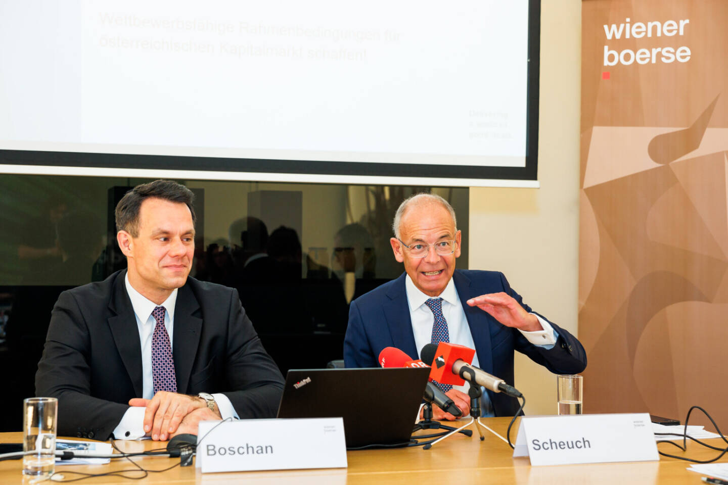 Die Wiener B&ouml;rse lud am 22. Mai 2024 zum j&auml;hrlichen Pressegespr&auml;ch. Christoph Boschan, CEO der Wiener B&ouml;rse AG und Heimo Scheuch, Vorsitzender des Aufsichtsrates der Wiener B&ouml;rse AG und CEO der Wienerberger AG, gaben Einblicke in das zur&uuml;ckliegende Gesch&auml;ftsjahr und sprachen &uuml;ber die Rolle des Kapitalmarkts allgemein. Foto: Wiener B&ouml;rse/Alexander Felten