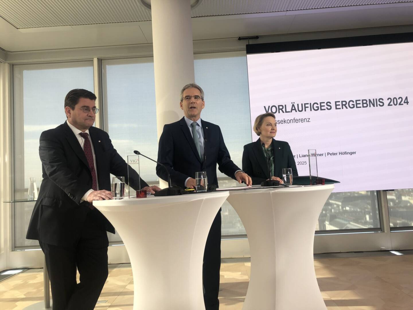 VIG Pressekonferenz: Vorstände Peter Höfinger, Hartiwg Löger (CEO), Liane Hirner