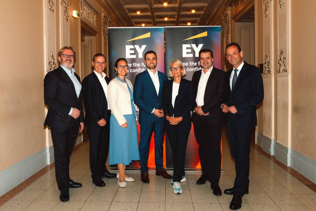 EY LINZ LUD ZU „JAZZ & DINNER“ - Exklusiver Konzertabend für Oberösterreichs Top-Unternehmen v.l.n.r.: Ing. Thomas Bründl, CEO Starlim Spritzguss GmbH & Vizepräsident IV OÖ; Ing. Dr. Jürgen Harich, CFO OÖ Wohnbau; Mag. Martina Geisler, Partnerin EY; Mag. Florian Heindl, CFO FACC AG; Dr. Christina Khinast-Sittenthaler, Partnerin EY; Dr. Markus Knasmüller, Geschäftsführer BMD SYSTEMHAUS GesmbH; Mag. Erich Lehner, Partner EY, Foto Copyright: EY/Alexander Solc (09.05.2025) 