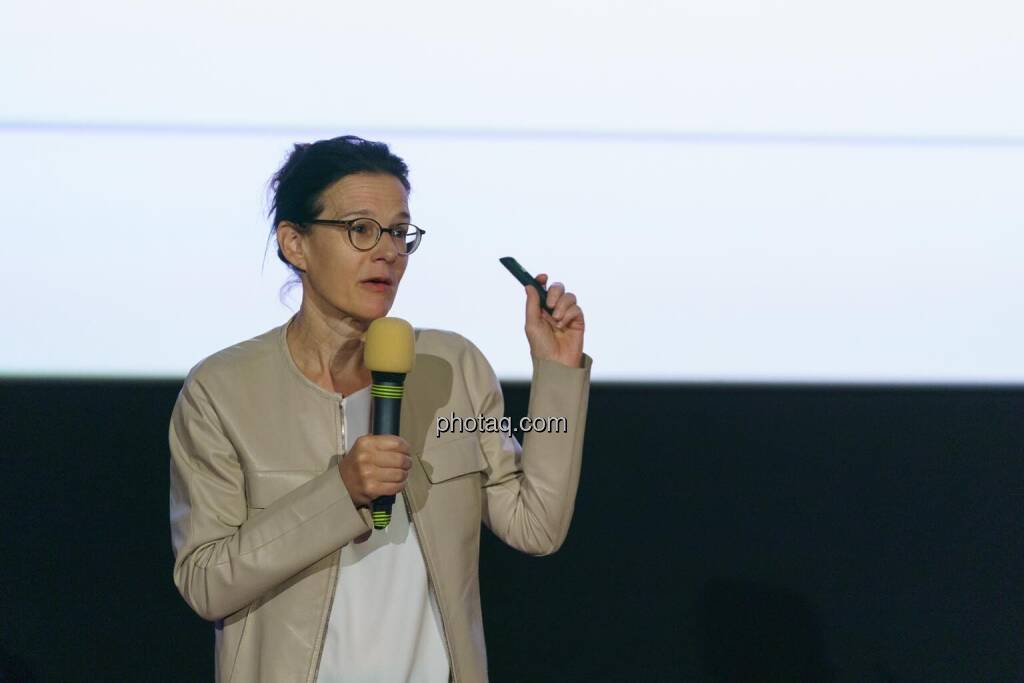 1. Aktientag von Börse Social und Börse Express im Cineplexx Kino, v.li.: Bettina Schragl (IR Semperit) (14.05.2025) 