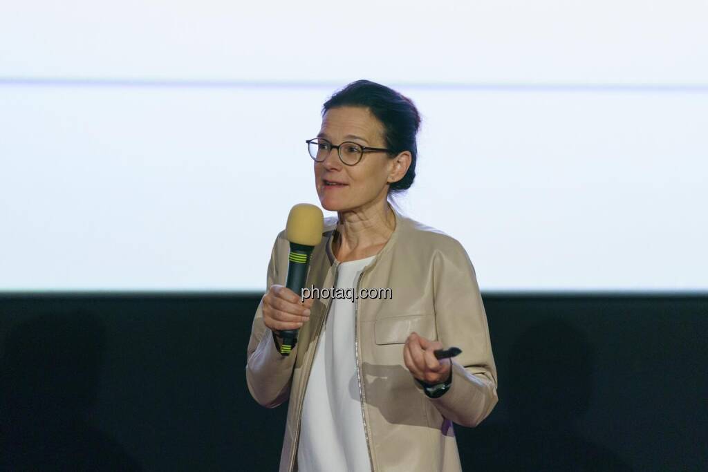 1. Aktientag von Börse Social und Börse Express im Cineplexx Kino, v.li.: Bettina Schragl (IR Semperit) (14.05.2025) 