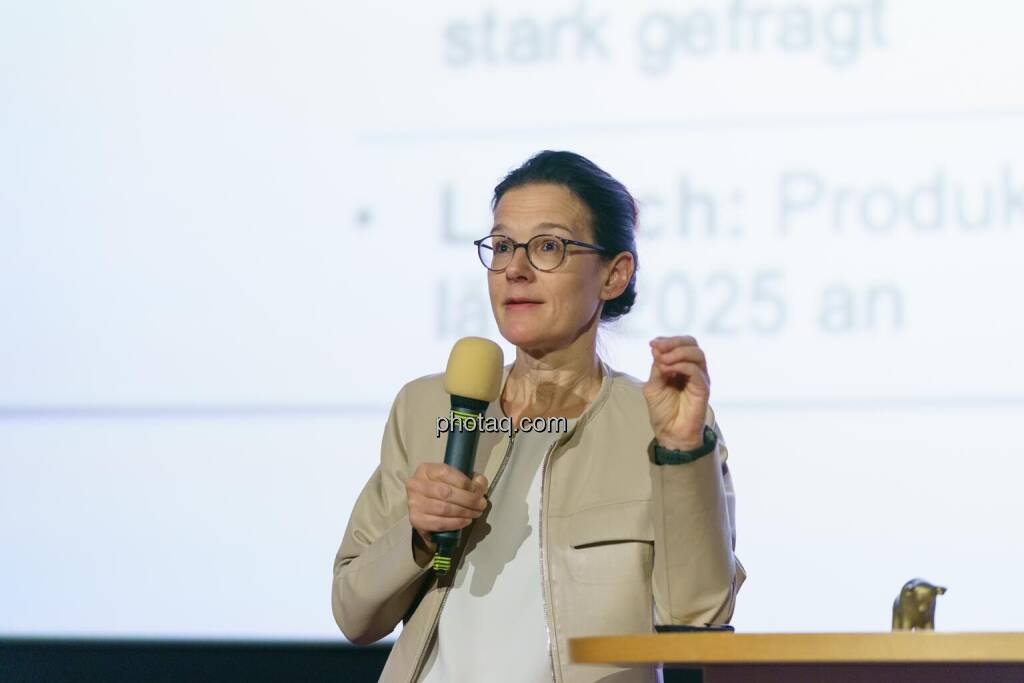 1. Aktientag von Börse Social und Börse Express im Cineplexx Kino, v.li.: Bettina Schragl (IR Semperit) (14.05.2025) 