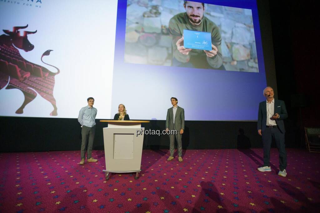 1. Aktientag von Börse Social und Börse Express im Cineplexx Kino, Präsentation EuroTeleSites, Moritz Palmi (IR), Emilie Löblich (IR), Lars Mosdorf (CFO), Christian Drastil (Börse Social, kapitalmarkt-stimme.at) (14.05.2025) 