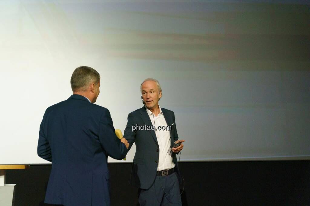 1. Aktientag von Börse Social und Börse Express im Cineplexx Kino, Präsentation RWT AG, CEO Reinhard Thor, Christian Drastil (Börse Social, kapitalmarkt-stimme.at) (14.05.2025) 