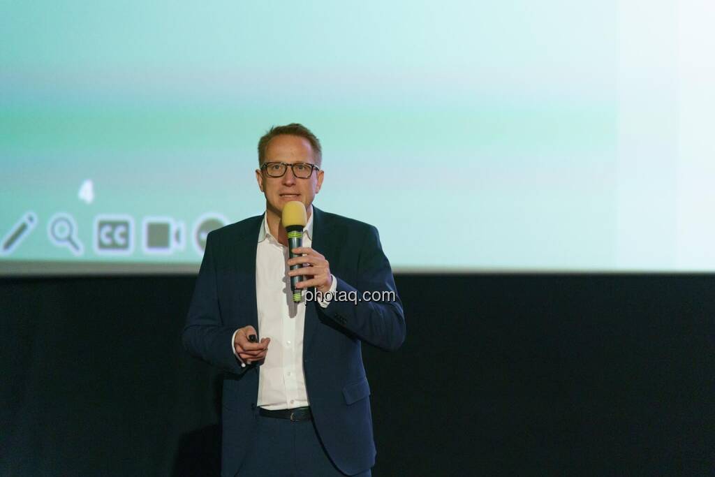 1. Aktientag von Börse Social und Börse Express im Cineplexx Kino, Präsentation Flughafen Wien AG, Bernd Maurer (IR) (14.05.2025) 