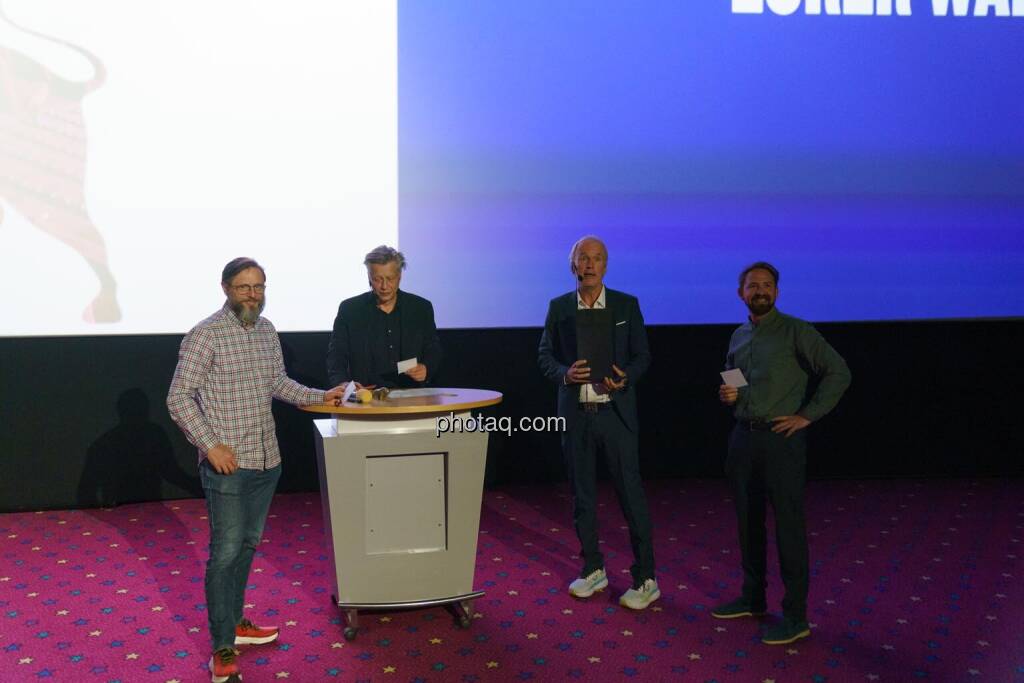 1. Aktientag von Börse Social und Börse Express im Cineplexx Kino, Präsentation wikifolio, Andreas Kern (CEO), Rboert Gillinger (Börse Express), Christian Drastil (Börse Social, kapitalmarkt-stimme.at), Ritschy Dobetsberger (Umbrella Strategie, wikifolio) (14.05.2025) 