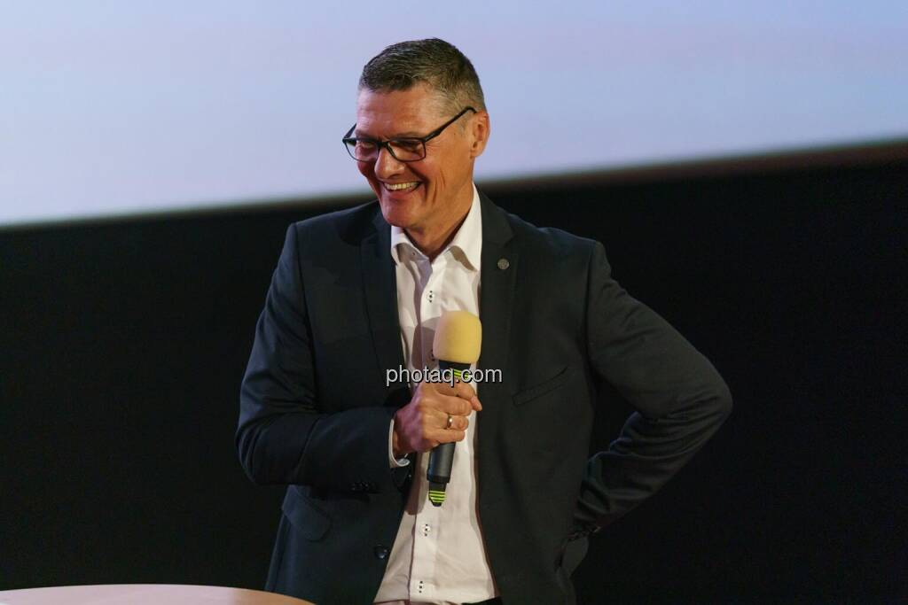 1. Aktientag von Börse Social und Börse Express im Cineplexx Kino, Live Podcast Von Bullen & Bären Harry Schartner (DADAT) (14.05.2025) 