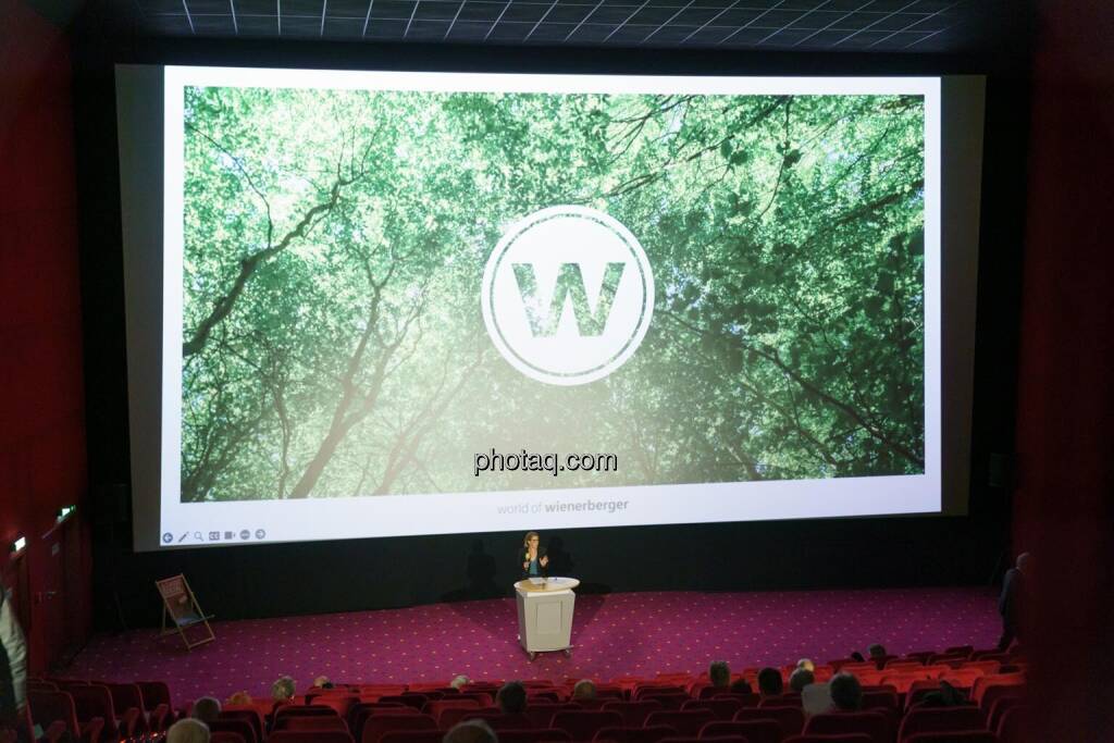 1. Aktientag von Börse Social und Börse Express im Cineplexx Kino, Präsentation wienerberger, Therese Jander (IR) (14.05.2025) 