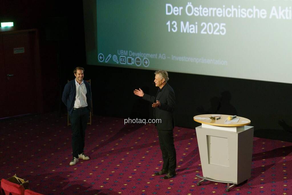 1. Aktientag von Börse Social und Börse Express im Cineplexx Kino, Präsentation UBM, Christoph Rainer (UBM), Robert Gillinger (Börse Express) (14.05.2025) 