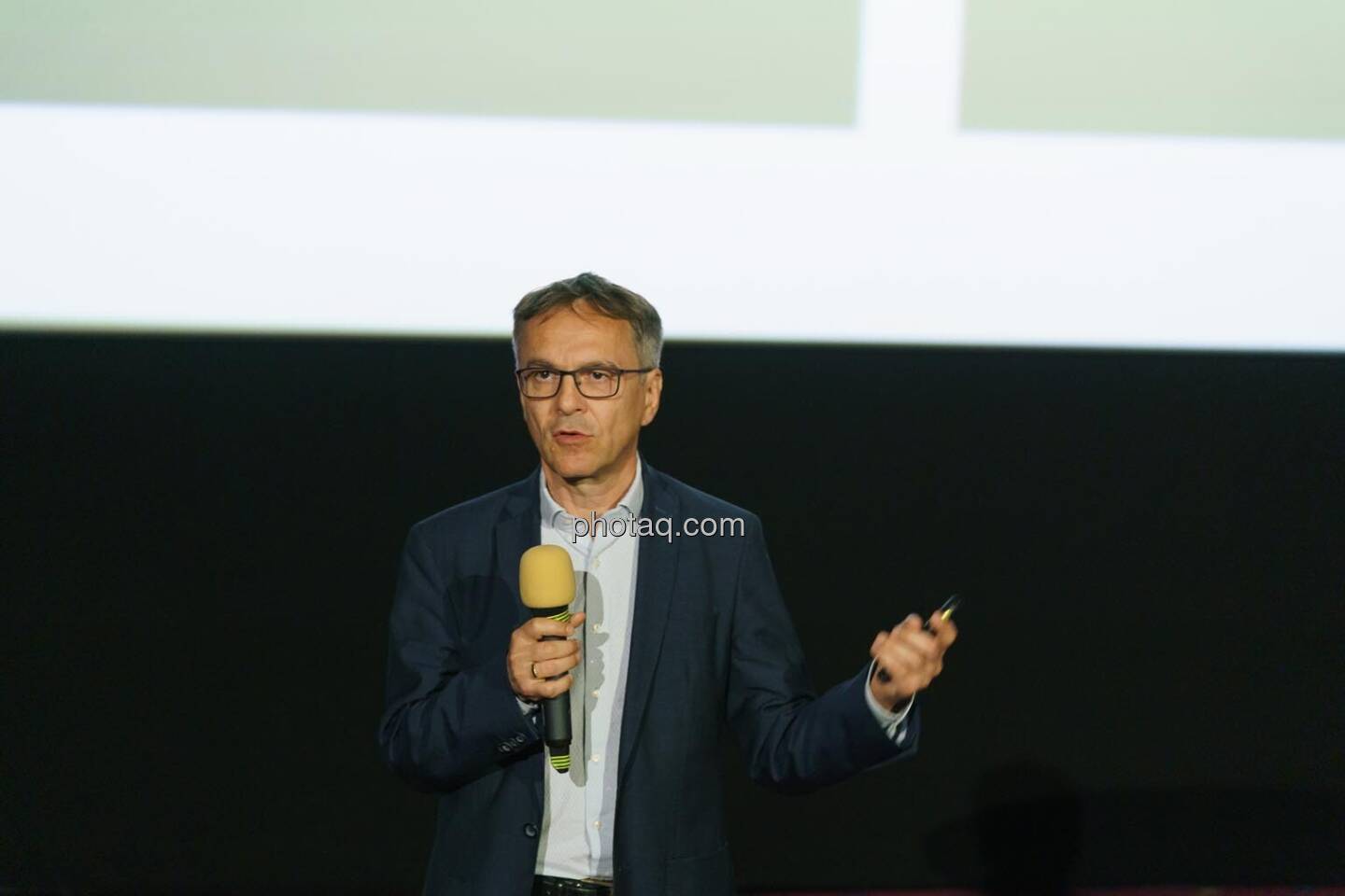 1. Aktientag von Börse Social und Börse Express im Cineplexx Kino, Präsentation Bechtle AG, Martin Link (IR)
