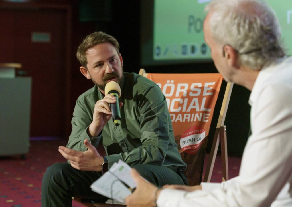 Mit Ritschy Dobetsberger für den Inside Umbrella Podcast in Liegestühlen am 1. Österreichischen Aktientag (Foto: Martina Draper) (14.05.2025) 