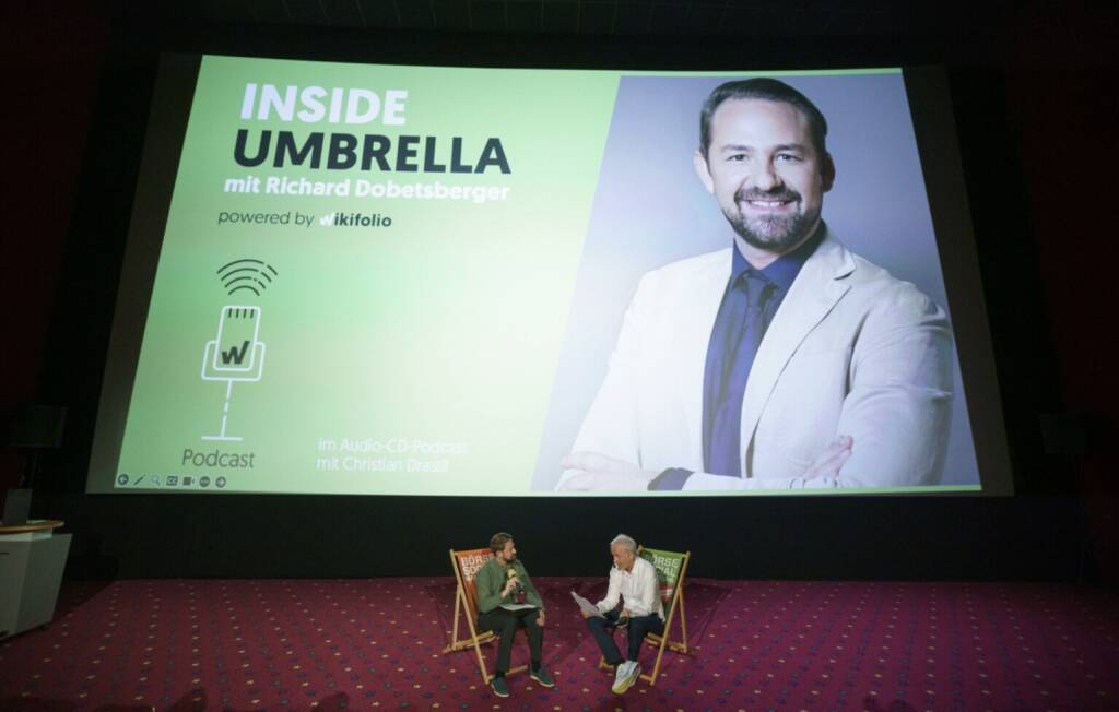 Mit Ritschy Dobetsberger für den Inside Umbrella Podcast in Liegestühlen am 1. Österreichischen Aktientag (Foto: Martina Draper) (14.05.2025) 