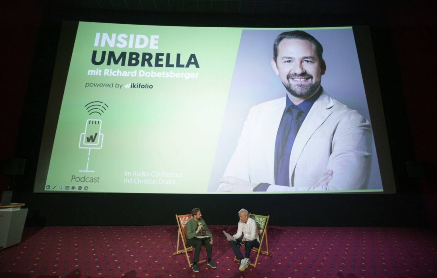 Mit Ritschy Dobetsberger für den Inside Umbrella Podcast in Liegestühlen am 1. Österreichischen Aktientag (Foto: Martina Draper)