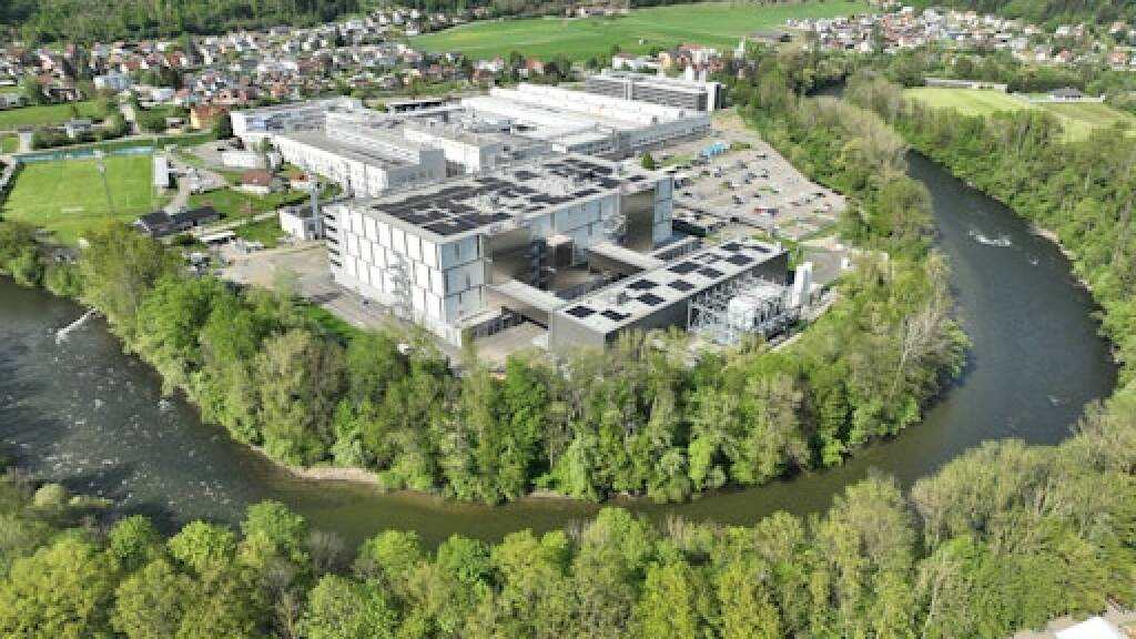 AT&S: Im Vordergrund das neue Werk Hinterberg 3 am AT&S-Headquarter in Leoben-Hinterberg, Foto: AT&S, © Aussender (03.06.2025) 