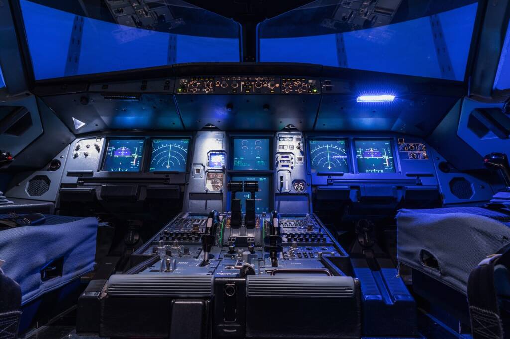 AT&S: Gold-Status untermauert höchste Aerospace-Kompetenz in LeobenDie Systeme, mit denen moderne Flugzeuge gesteuert werden, unterliegen den strengsten Anforderungen in der Elektronikindustrie. Copyright AT&S/Shutterstock, © Aussender (17.06.2025) 