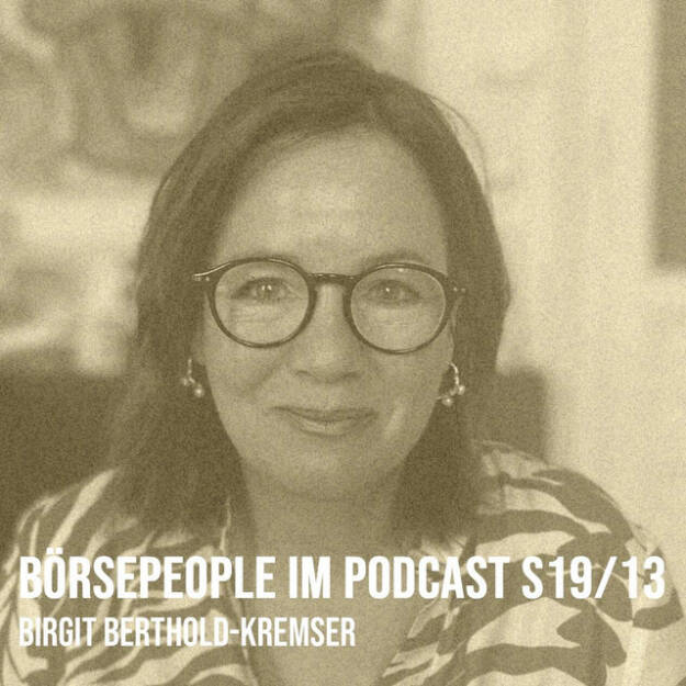 https://open.spotify.com/episode/1njcVVIzwUf0VgAqiXOqDB
Börsepeople im Podcast S19/13: Birgit Berthold-Kremser - <p>Birgit Berthold-Kremser war lange Jahre Head of Global Sponsoring and Events bei Siemens, später für Corporate Branding Comm. bei Swarovski zuständig und sie leitete u.a. auch bei Peek & Cloppenburg die Bereiche Nachhaltigkeit und Marketing. Also ziemliche Wow-Jobs. Zu Gast war sie anlässlich der Co-Autorenschaft ihres neuen Business-Buchs Super Power Sustainable Marketing, das auch ein optischer Hingucker ist. Wir sprechen auch über David Bowei, die ÖBB, Stefanie Kuhnhen und Franziska Mozart, Kick-Ass-Women (sagt sie!), Women for the Board, einen Paradigmenshift, De Beers, 4 P`s., Sanna Marin, einen humoristischerer Zugang zum Thema Nachhaltigkeit, den Green Marketing Award, den Weihnachtsmann und das Schifahren im Montafon. We can be heroes!<br>
<br>
marketing-superpower.com<br>
<a href=https://www.linkedin.com/in/birgit-berthold-kremser/ target=_blank>https://www.linkedin.com/in/birgit-berthold-kremser/</a><br>
Sieger Green Marketing Award: <a href=https://www.horizont.at/green/news/nachhaltige-kommunikation-das-sind-die-sieger-des-green-marketing-awards-98213 target=_blank>https://www.horizont.at/green/news/nachhaltige-kommunikation-das-sind-die-sieger-des-green-marketing-awards-98213</a><br>
<br>
About: Die Serie Börsepeople des Podcasters Christian Drastil, der im Q4/24 in Frankfurt als Finfluencer & Finanznetworker #1 Austria ausgezeichnet wurde, findet im Rahmen von <a href=http://www.audio-cd.at target=_blank>http://www.audio-cd.at</a> und dem Podcast Audio-CD.at Indie Podcasts statt.  Es handelt sich dabei um typische Personality- und Werdegang-Gespräche. Die Season 19 umfasst unter dem Motto „25 Börsepeople“ 25 Talks. Presenter der Season 19 ist die Volksbank <a href=https://www.volksbank.at target=_blank>https://www.volksbank.at.</a> Welcher der meistgehörte Börsepeople Podcast ist, sieht man unter <a href=http://www.audio-cd.at/people target=_blank>http://www.audio-cd.at/people.</a> Der Zwischenstand des laufenden Rankings ist tagesaktuell um 12 Uhr aktualisiert.<br>
<br>
Bewertungen bei Apple (oder auch Spotify) machen mir Freude: <a href=http://www.audio-cd.at/spotify target=_blank>http://www.audio-cd.at/spotify</a> , <a href=http://www.audio-cd.at/apple target=_blank>http://www.audio-cd.at/apple</a> .<br>
</p> (23.06.2025) 