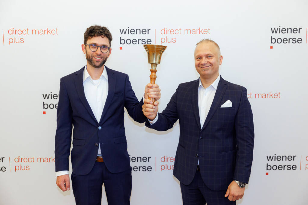 Reploid startet an der Wiener Börse: CEO Philip Pauer (r.) und CBO Jonas Finck läuten die Börsenglocke (Credit: Wiener Börse AG / Alexander Felten), © Aussender (03.07.2025) 