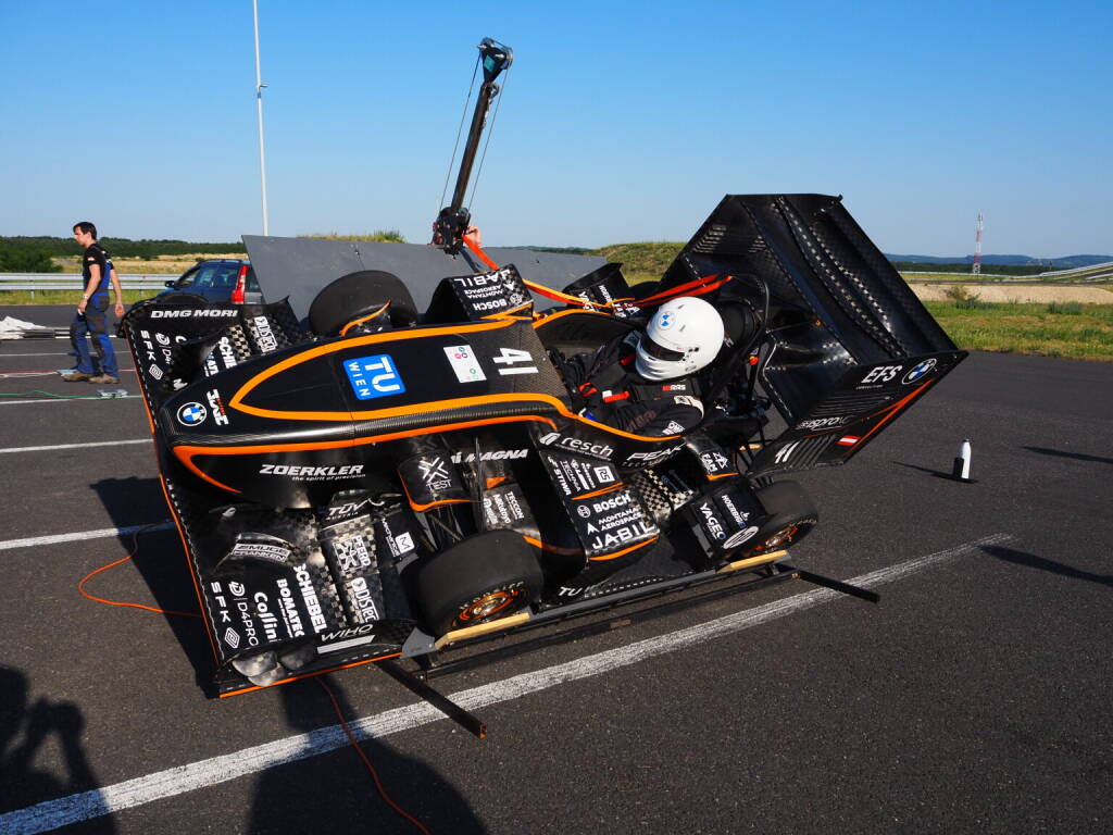 Montana Aerospace engagiert sich aktiv für die Förderung von Nachwuchstalenten im technischen Bereich und ist stolz darauf, Partner des TU Wien Racing- Teams zu sein. Das Projekt der Technischen Universität Wien begeistert seit 2007 mit technischer Exzellenz, Kreativität und interdisziplinärer Zusammenarbeit. Copyright: © TU Racing Wien, © Aussender (09.07.2025) 