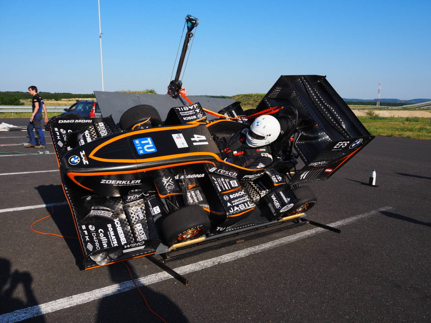 Montana Aerospace engagiert sich aktiv für die Förderung von Nachwuchstalenten im technischen Bereich und ist stolz darauf, Partner des TU Wien Racing- Teams zu sein. Das Projekt der Technischen Universität Wien begeistert seit 2007 mit technischer Exzellenz, Kreativität und interdisziplinärer Zusammenarbeit. Copyright: © TU Racing Wien