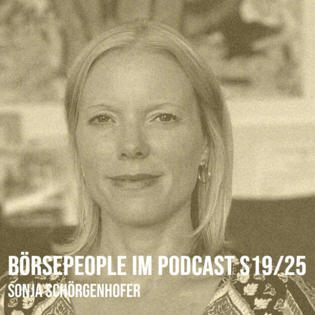 https://open.spotify.com/episode/0RqOPcTjKEHqSb2JkECb1R
Börsepeople im Podcast S19/25: Sonja Schörgenhofer - <p>Sonja Schörgenhofer ist Leiterin Marketing & Unternehmenskommunikation bei der Volksbank Wien AG. Zu Beginn erzählt sie von ihrem beruflichen Werdegang, der sie von der UEFA über die Pharma- und Kosmetikindustrie bis hin zur Bankenbranche geführt hat. Sonja spricht außerdem über den spannenden Weg, der derzeit vor dem Volksbanken-Verbund liegt: Die Zeichen stehen auf Wachstum – und genau jetzt nutzt der Volksbanken-Verbund die Gelegenheit, sich strategisch neu zu positionieren und die Marke Volksbank nachhaltig zu stärken. Im Zentrum dieser Entwicklung steht das genossenschaftliche Prinzip, das seit jeher die DNA der Volksbanken prägt. Dies in moderner Interpretation, zukunftsorientiert und man will näher denn je am Menschen sein. Und ein Spoiler zu all den Spoilern: Im September wird es ein Update mit der Volksbank Wien geben und dann wird einiges aufgelöst. Und ich selbst konnte meinen Botschafter der Leidenschaft, den ich von Alfred Gusenbauer bekommen hatte, unterbringen.<br>
<br>
<a href=https://www.volksbank.at target=_blank>https://www.volksbank.at.</a><br>
<a href=https://jobs.volksbank.at target=_blank>https://jobs.volksbank.at</a><br>
<br>
About: Die Serie Börsepeople des Podcasters Christian Drastil, der im Q4/24 in Frankfurt als Finfluencer & Finanznetworker #1 Austria ausgezeichnet wurde, findet im Rahmen von <a href=http://www.audio-cd.at target=_blank>http://www.audio-cd.at</a> und dem Podcast Audio-CD.at Indie Podcasts statt.  Es handelt sich dabei um typische Personality- und Werdegang-Gespräche. Die Season 19 umfasst unter dem Motto „25 Börsepeople“ 25 Talks. Presenter der Season 19 ist die Volksbank <a href=https://www.volksbank.at target=_blank>https://www.volksbank.at.</a> Welcher der meistgehörte Börsepeople Podcast ist, sieht man unter <a href=http://www.audio-cd.at/people target=_blank>http://www.audio-cd.at/people.</a> Der Zwischenstand des laufenden Rankings ist tagesaktuell um 12 Uhr aktualisiert.<br>
<br>
Bewertungen bei Apple (oder auch Spotify) machen mir Freude: <a href=http://www.audio-cd.at/spotify target=_blank>http://www.audio-cd.at/spotify</a> , <a href=http://www.audio-cd.at/apple target=_blank>http://www.audio-cd.at/apple</a> .<br>
</p> (22.07.2025) 