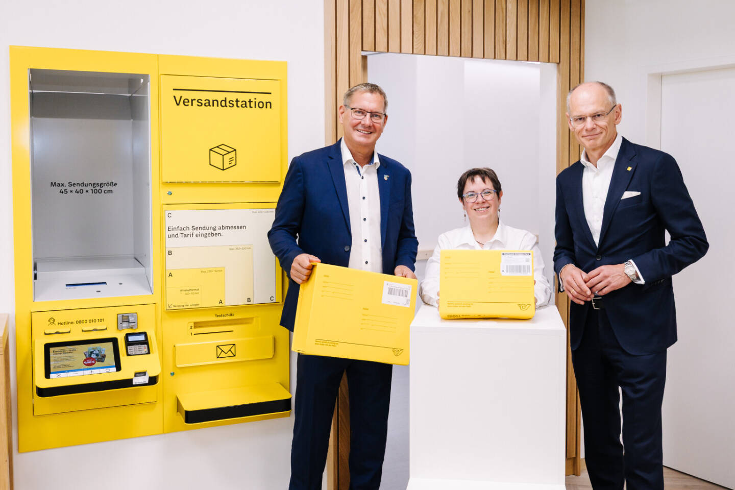 Neue SB-Filiale in der Brünner Straße offiziell in Betrieb genommen: Post-Generaldirektor Walter Oblin und Georg Papai, Bezirksvorsteher von Wien-Floridsdorf, Foto: Ö. Post