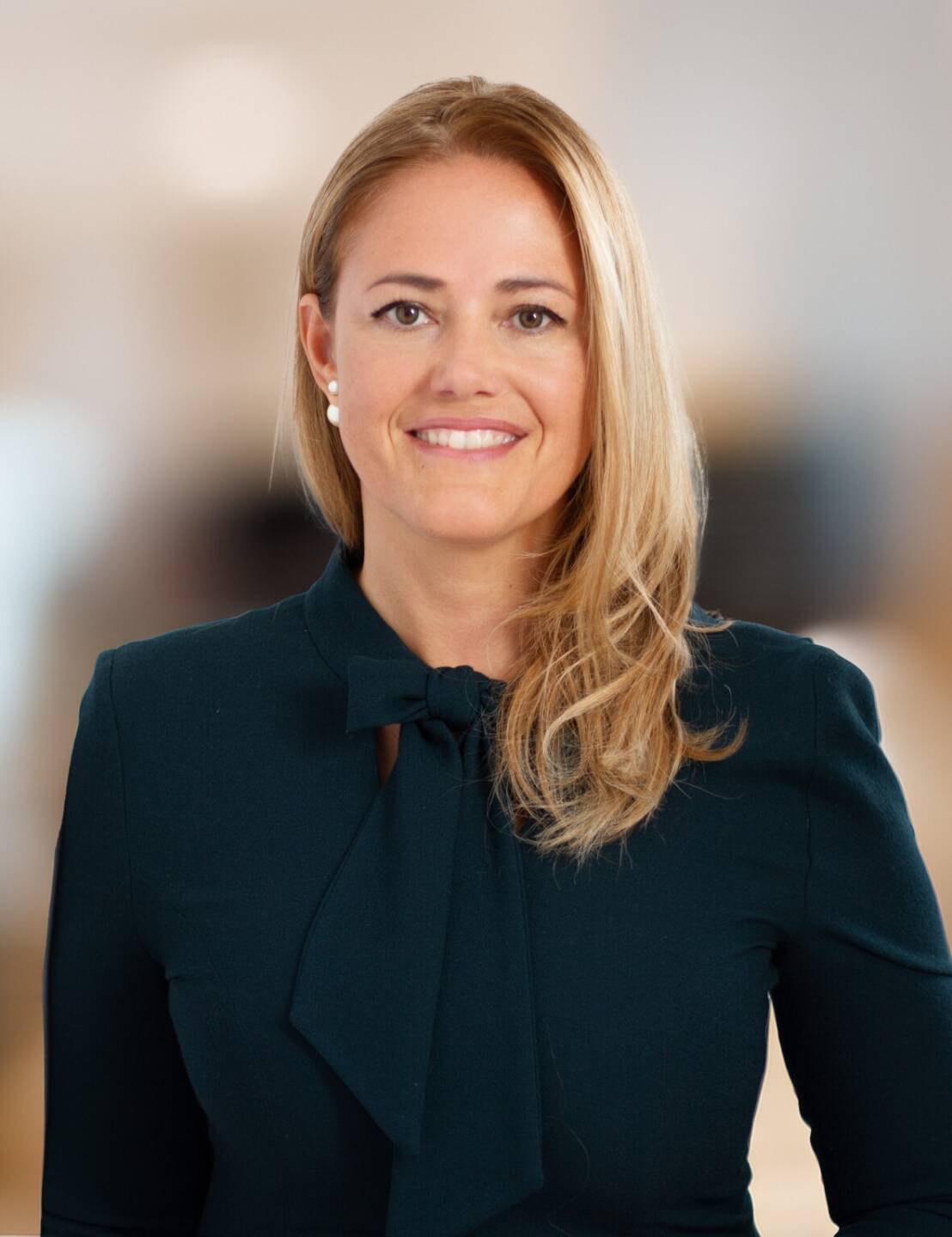 Die Lenzing AG gibt die Ernennung von Milena Ioveva zur Vice President Corporate Communications, Sustainability, Investor Relations and Public Affairs bekannt. Sie berichtet direkt an Lenzings CEO Rohit Aggarwal. Fotoquelle: Lenzing