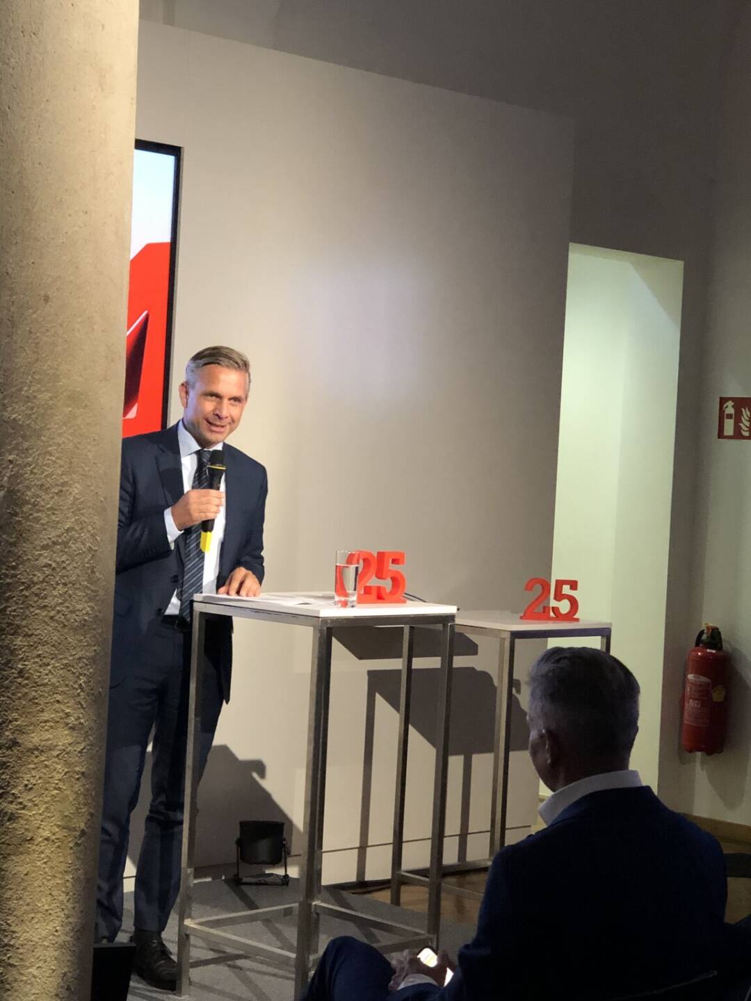 A1 Telekom Austria Group feiert 25jähriges Börsenjubiläum: Bundesminister Wolfgang Hattmannsdorfer hielt eine Keynote, er will Österreich zurück auf die Überholspur bringen. Foto: Börse Social