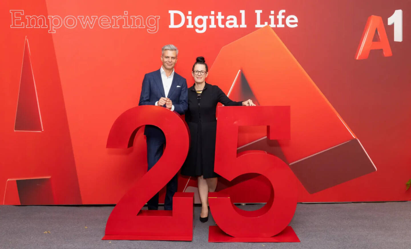 A1 Telekom Austria Group feiert 25jähriges Börsenjubiläum, Thomas Arnoldner (A1 Telekom Austria Group), Gerda Holzinger-Burgstaller (Erste Bank), Credit: A1/APA/Juhasz