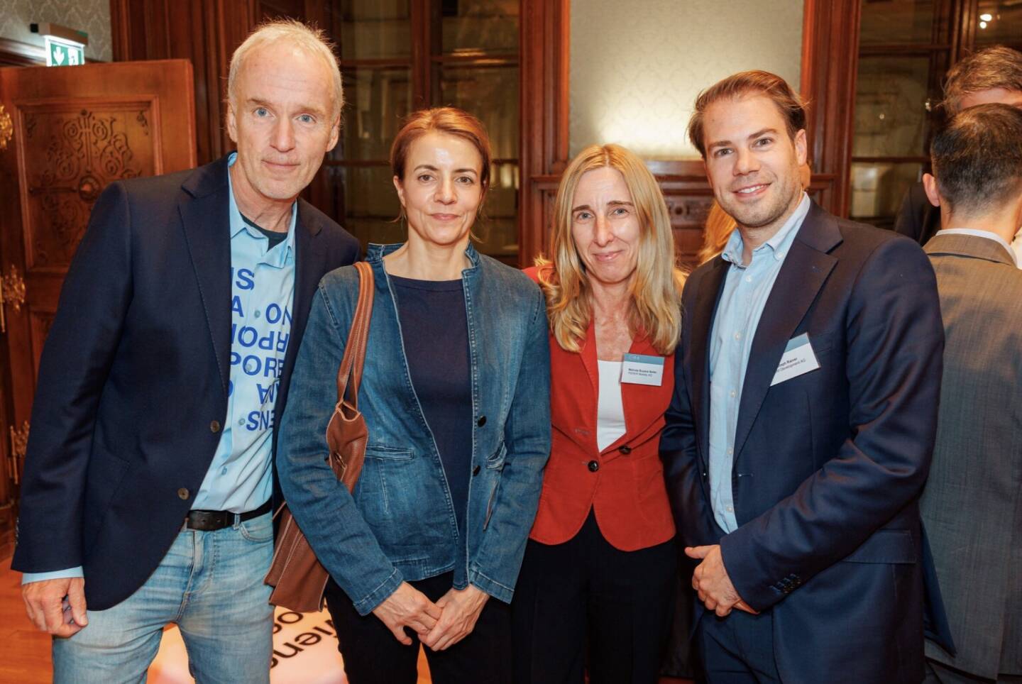 Börse Social am bei der CIRA Jahreskonferenz 2025: Christian Drastil und Christine Petzwinkler mit Melinda Busane-Beller (Pierer) und Christoph Rainer (UBM)
Foto ©CIRA/AlexanderFelten
www.foto-agent.at