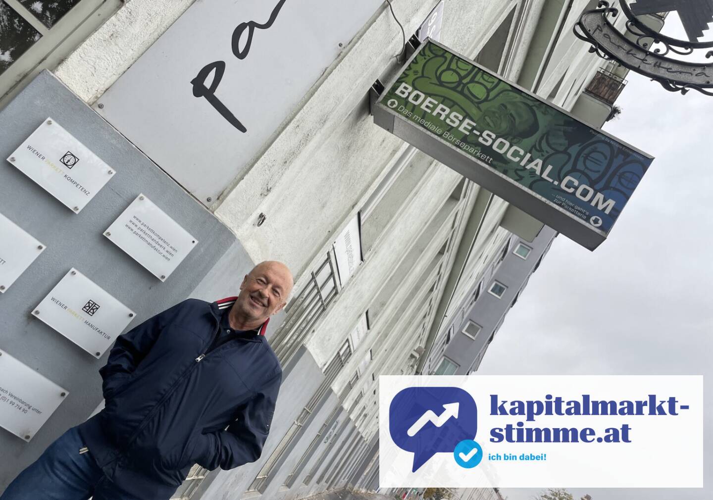 Ende Oktober 2025: Das Firmenschild ist wieder da. Zeuge Hansi Hansmann, er wird in Kürze eine Rolle spielen.