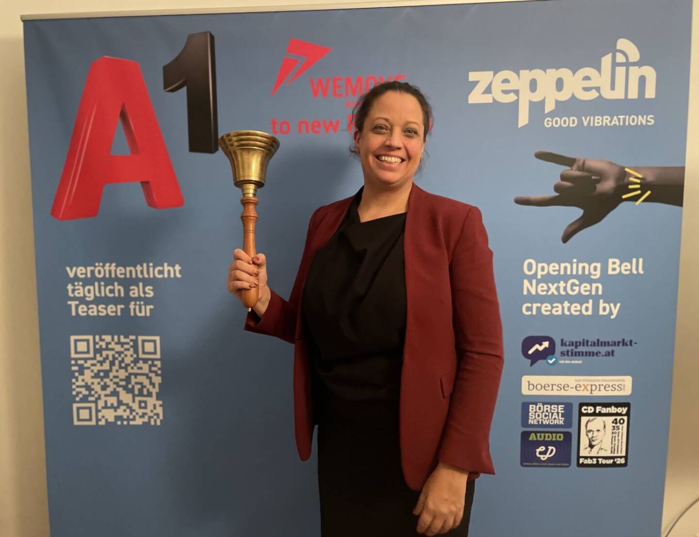 Petra Heindl, Expertin f&uuml;r Kapitalmarktrecht bei Kinstellar in Wien, w&uuml;nscht der Uniqa alles Gute zum 35. B&ouml;rsegeburtstag und l&auml;utet symbolisch die Opening Bell f&uuml;r die n&auml;chsten 35 Jahre. Ihre Kinstellar-Kollegen waren es, die Uniqa seinerzeit beim AXA-Deal begleitet haben.
Petras B&ouml;rsewort 2025: Deregulierung 1.0
