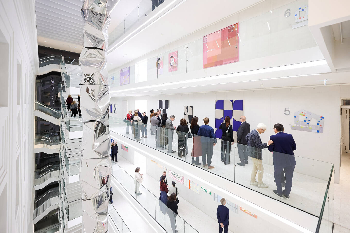 POST &Ouml;FFNET UNTERNEHMENSZENTRALE F&Uuml;R KUNSTBEGEISTERTE: Die Kunstwerke in der Unternehmenszentrale der Post k&ouml;nnen zuk&uuml;nftig einmal im Quartal kostenlos &ouml;ffentlich besichtigt werden. &copy; &Ouml;sterreichische Post AG