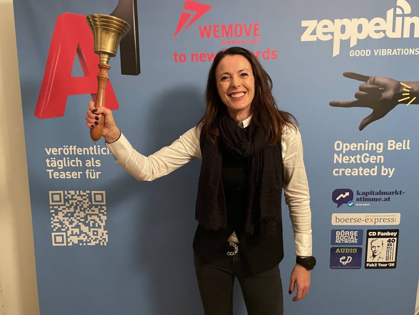 Und letztendlich l&auml;utet auch Andrea Maier, Medical Director Austria bei AbbVie, l&auml;utet eine Opening Bell f&uuml;r unseren Manager:innen-Weihnachtssong, der dieser Tage Gast f&uuml;r Gast eingesungen wird und n&auml;chste Woche gepublished.
